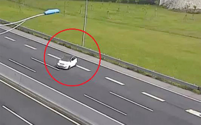 Quay đầu, chạy ngược chiều trên cao tốc bị phạt bao nhiêu tiền? 1