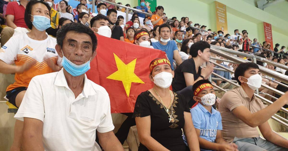Lão ngư bỏ bè cá đi 600km cổ vũ con trai giành HCV SEA Games