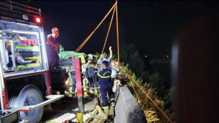 TNGT nghiêm trọng 4 người tử vong ở Huế: Xe tải chở quá số người quy định 1