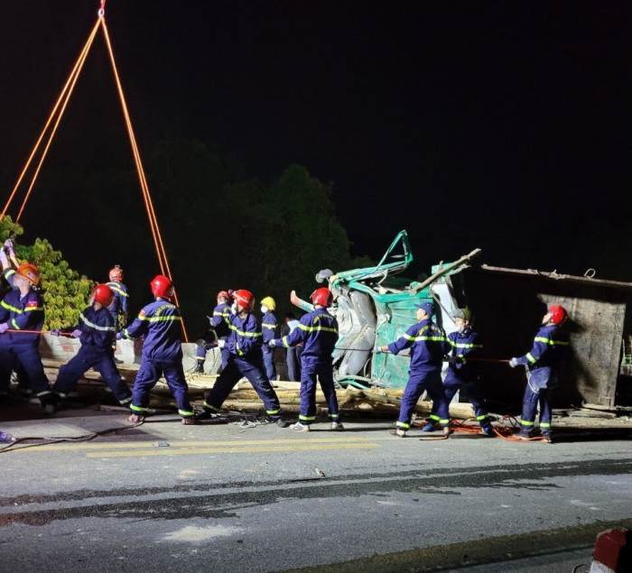 TNGT nghiêm trọng trên QL49 qua Huế làm 4 người chết, 2 người trọng thương 2