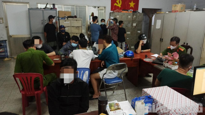 công an tp thủ Đức, tp.hcm xuyên đêm truy quét khu “chợ tình” đồng tính nam