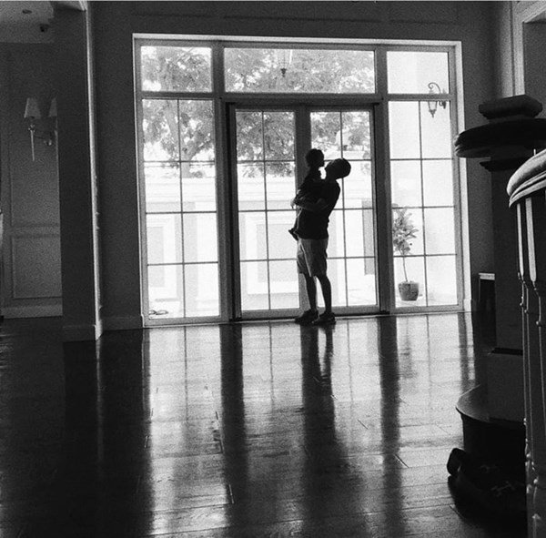 2 my nu mien tay cung lay chong dai gia: rut khoi showbiz, o biet thu