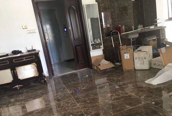 chong cai tao phong tan hon rong 120m2, hang xom nhin vao thot len kinh hai