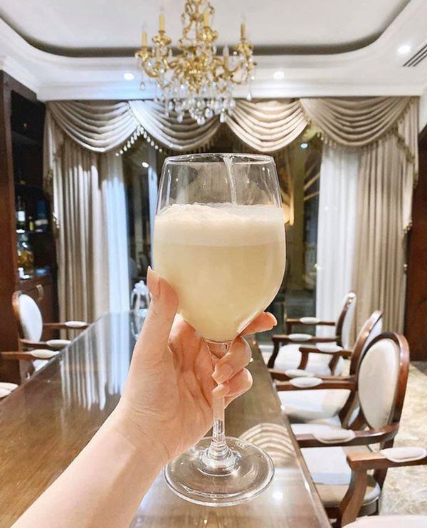 theo chong ve biet thu moi, bao thy tu hao khoe thanh qua sau canh cua hao mon - 10