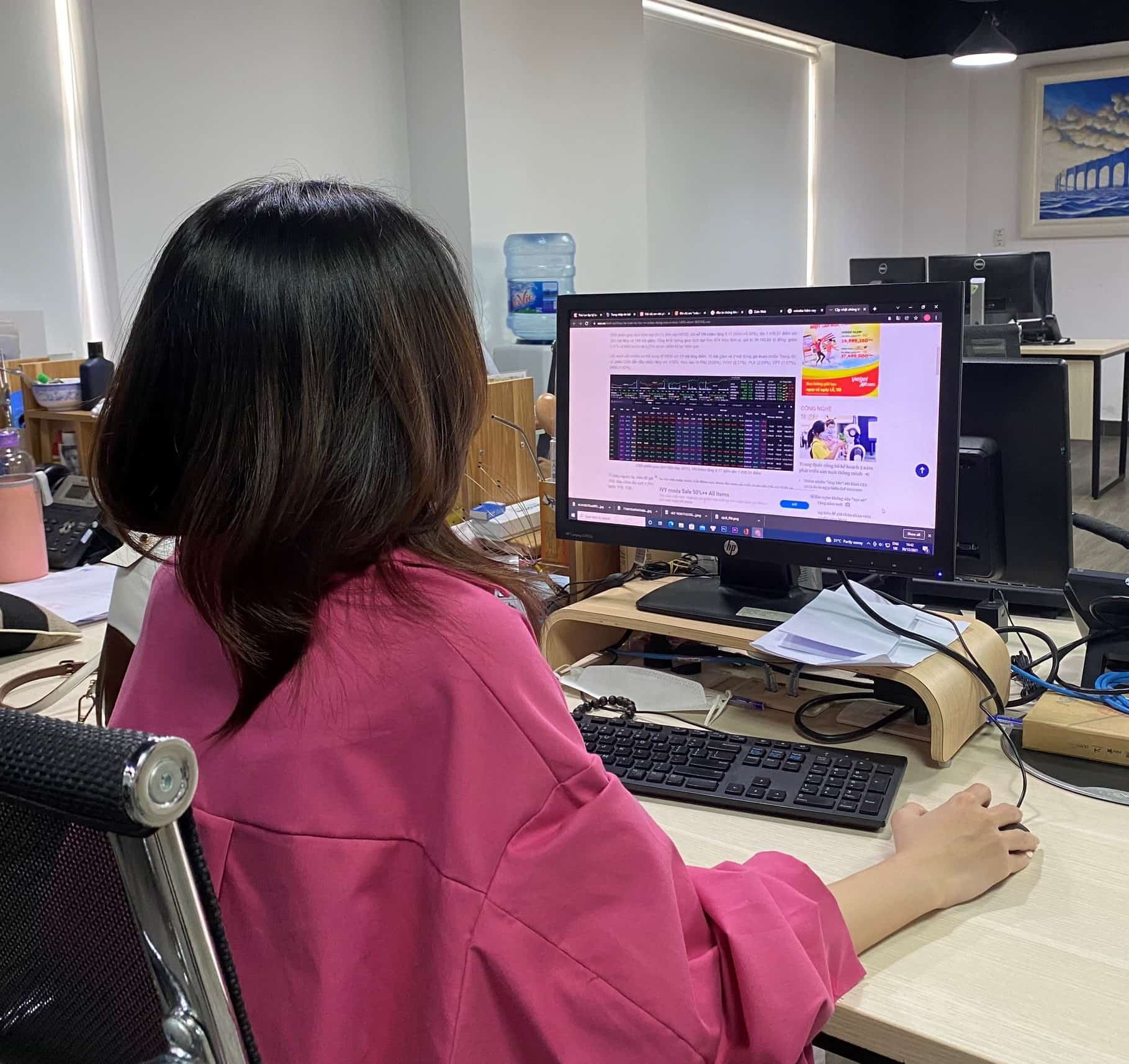 Cô nhân viên văn phòng tập tành đầu tư chứng khoán: Những trải nghiệm đắt giá - 5