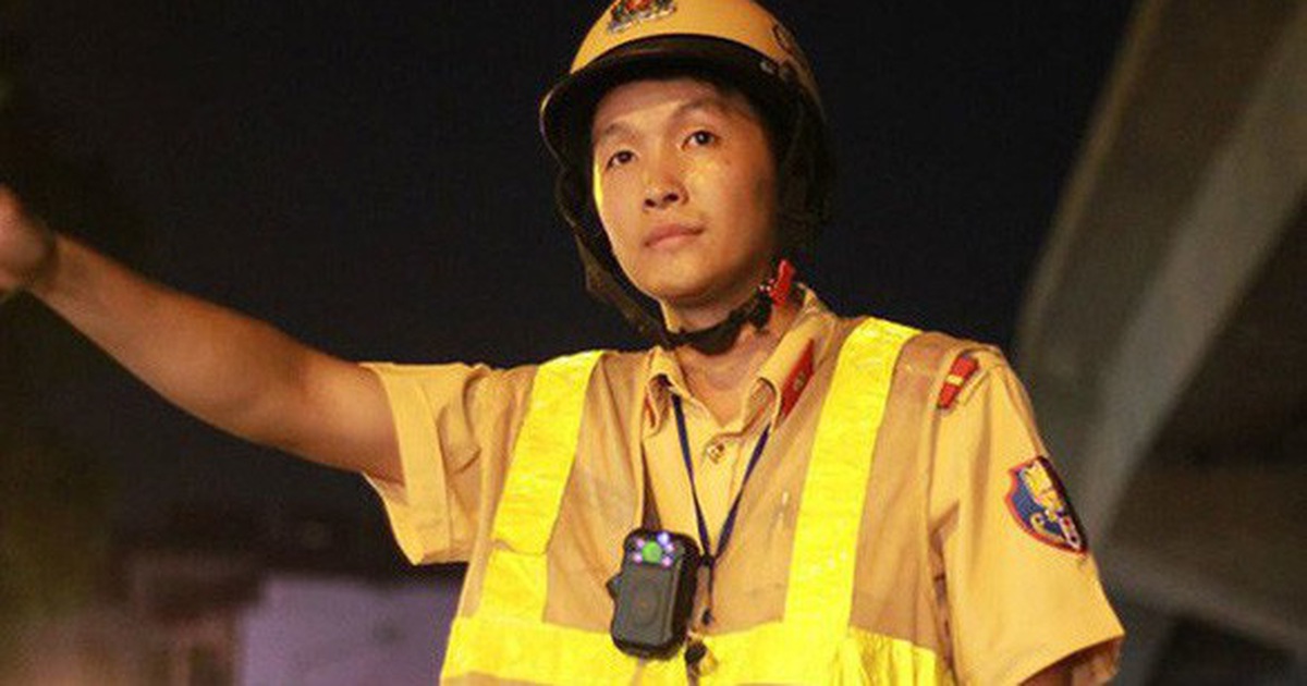 Nghe VietNamNet: Bộ Công an đề xuất người dân được ghi hình giám sát cảnh sát giao thông