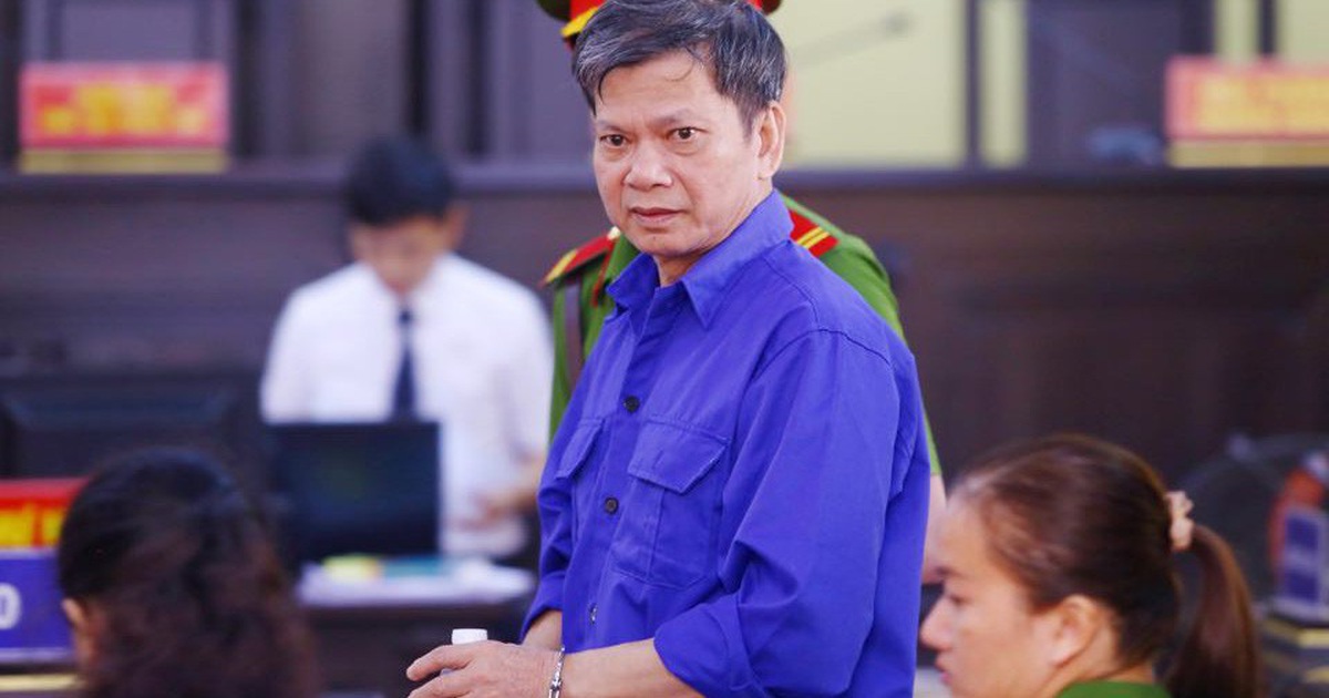 Nghe VietNamNet: Hoãn phiên tòa xử vụ gian lận thi cử ở Sơn La vì nhiều người được triệu tập vắng mặt