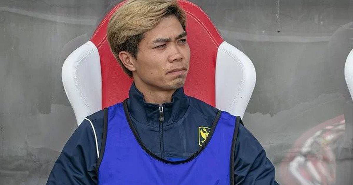 Nghe VietNamNet: Công Phượng lần thứ ba liên tiếp bị Sint-Truiden ngó lơ