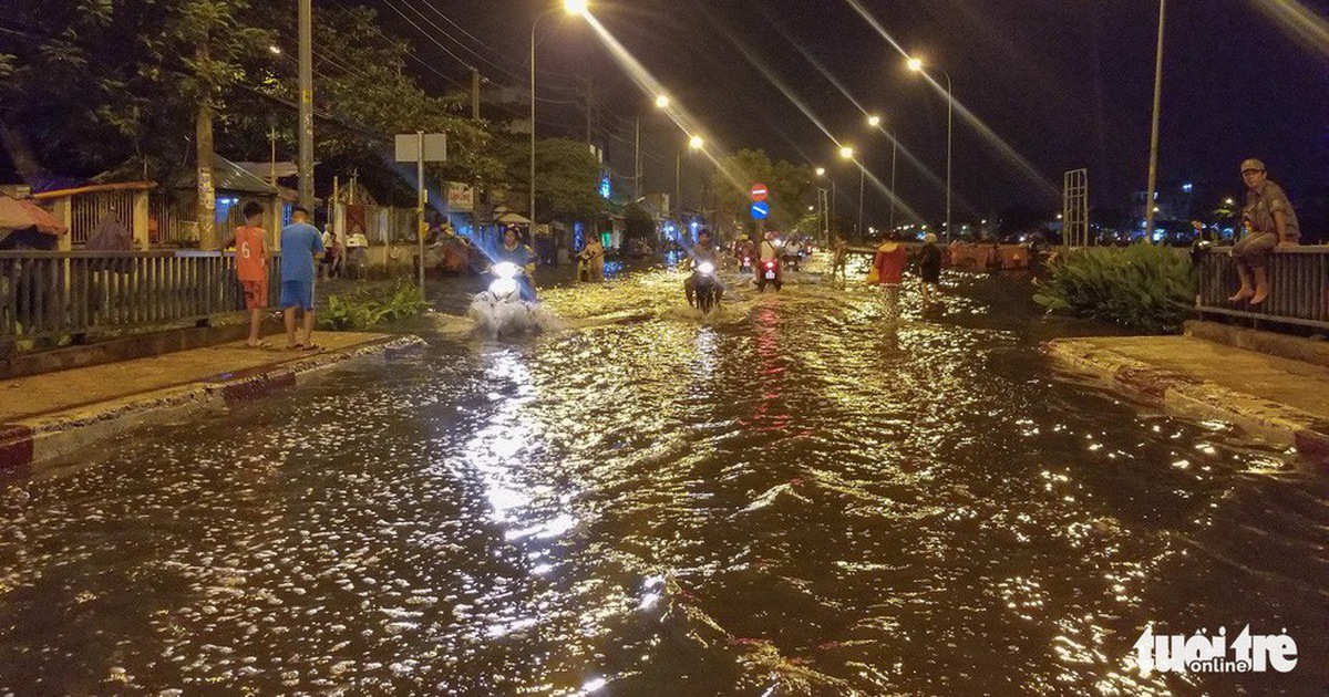 Nghe VietNamNet: Không phải hôm qua mà hôm nay 30-9 triều cường ở TP.HCM mới là đỉnh 1,68m