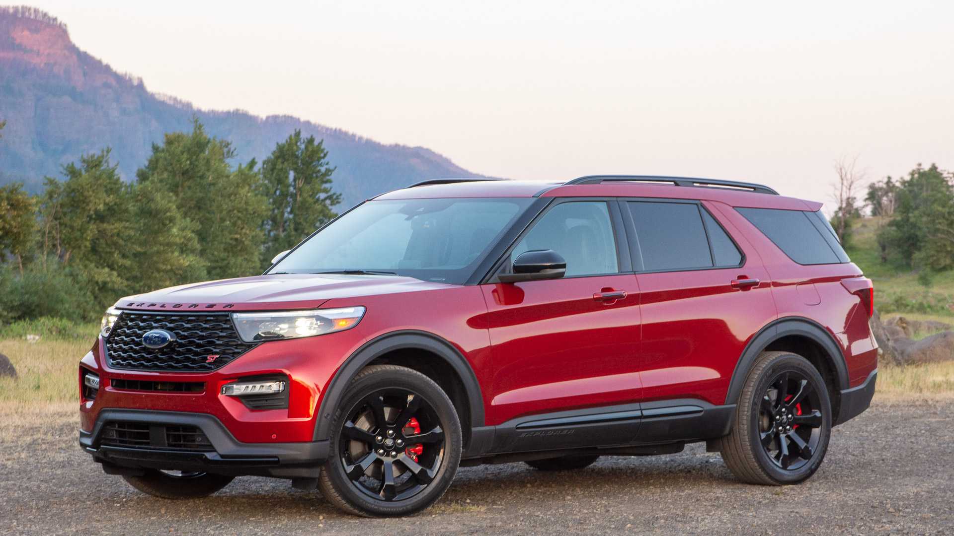 Ford Explorer thế hệ mới bị triệu hồi lần thứ 10