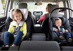 Trẻ em dưới 13 tuổi đi xe hơi phải có ghế chuyên dụng?