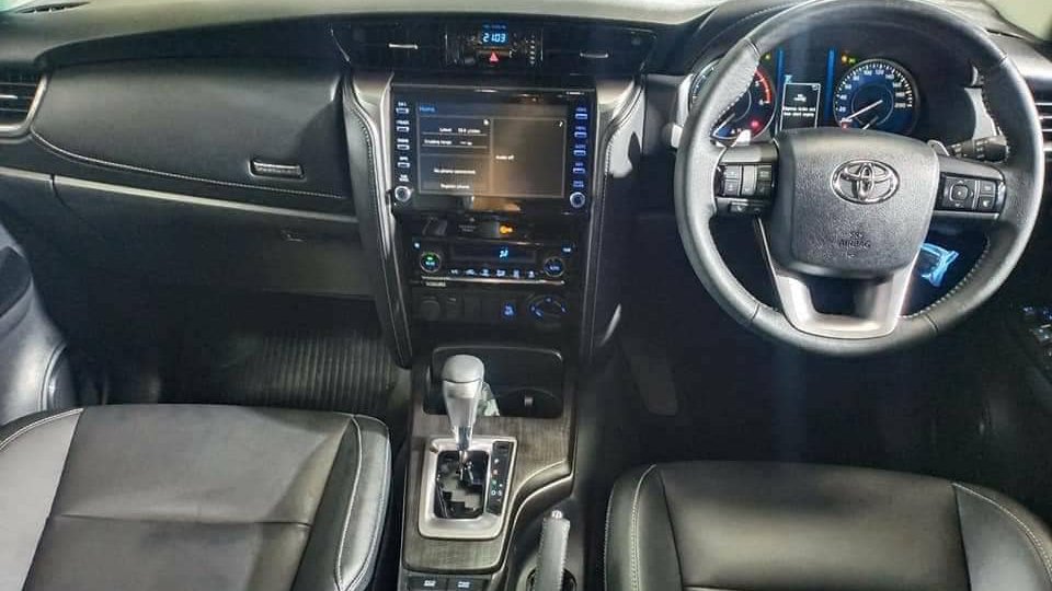 Cabin xe Toyota Fortuner 2020 tay lái nghịch