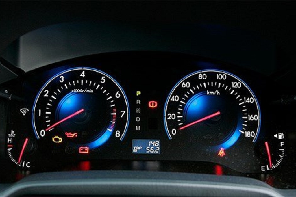 Đèn sạc báo sáng khi động cơ đã hoạt động