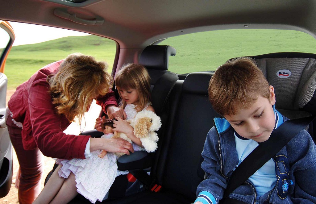 Những điều cần lưu ý khi cho trẻ em đi trên ô tô?