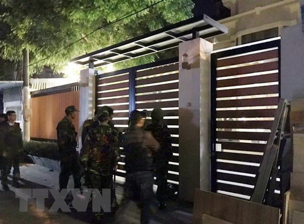 Nghe VietNamNet: Một đối tượng dùng súng bắn chết vợ rồi khống chế 4 người làm con tin