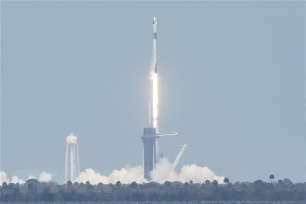 Tau vu tru Crew Dragon cua tap doan SpaceX “cap ben” ISS hinh anh 1