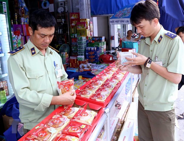 Kiểm tra bánh Trung Thu sản xuất theo phương thức cổ truyền