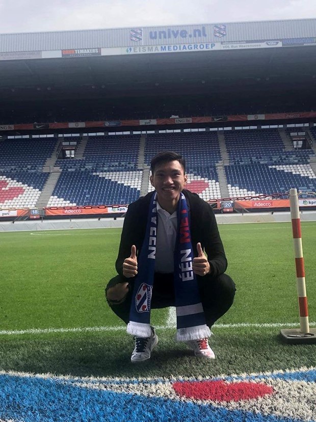 Nghe VietNamNet: Hậu vệ Đoàn Văn Hậu đã có mặt tại câu lạc bộ SC Heerenveen