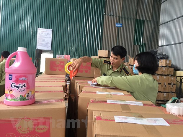 Phat hien co so san xuat nuoc giat nghi gia nhan hieu D-nee, Comfort hinh anh 1