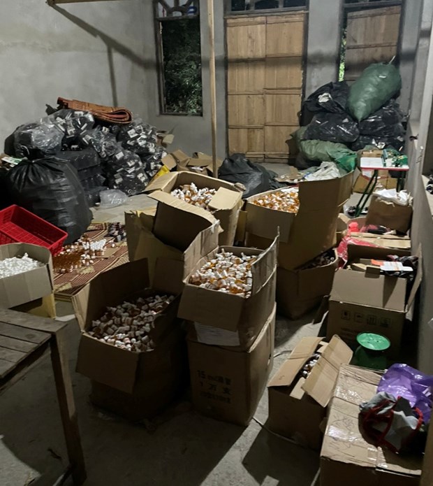 Quan ly thi truong Ha Noi phat hien mot co so san xuat nuoc hoa gia hinh anh 3