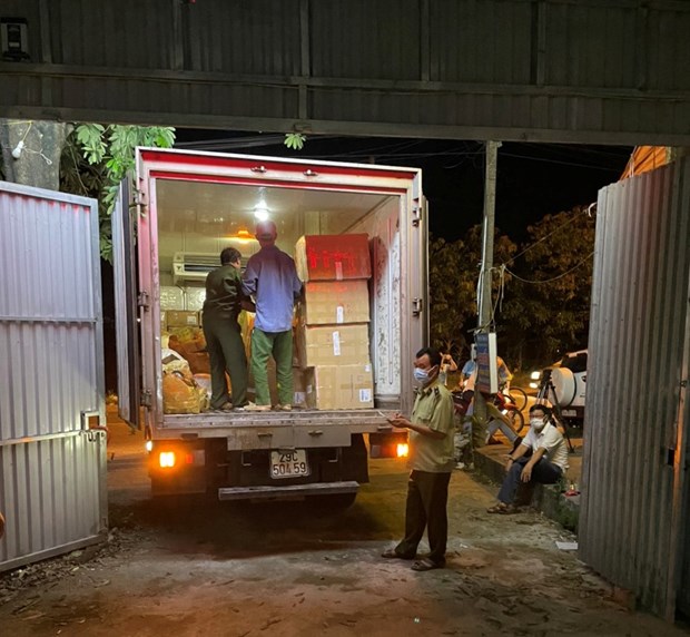 Quan ly thi truong Ha Noi phat hien mot co so san xuat nuoc hoa gia hinh anh 5