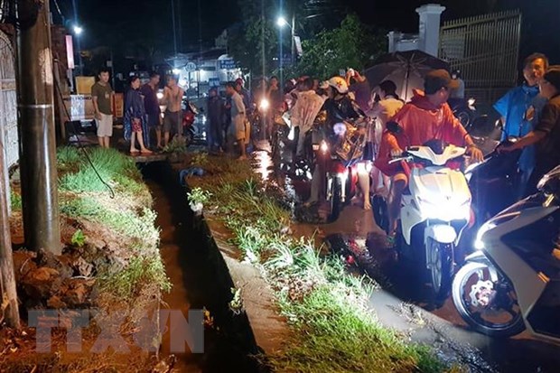 Dong Nai: Hai nguoi lot xuong muong, mot nguoi bi nuoc cuon mat tich hinh anh 1