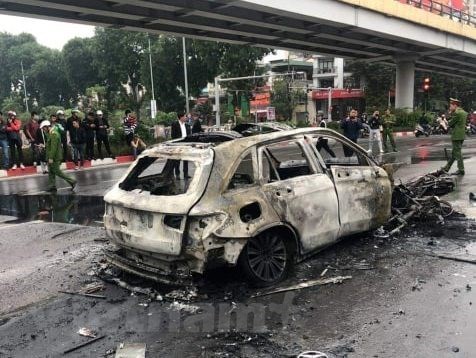 Ngeh VietNamNet: Chủ xe Mercedes bốc cháy khiến một người tử vong ra trình diện