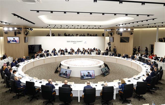 Prime Minister Nguyen Xuan Phuc attends the third session of the ongoing G-20 Summit focusing on sustainable development in Osaka, Japan on June 29 (Photo: VNA).