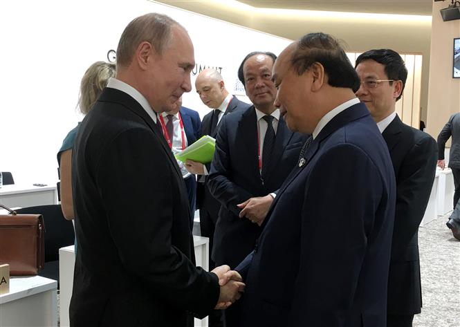 PM Phuc meets with Russian President Vladimir Putin, June 29 (Photo: VNA).