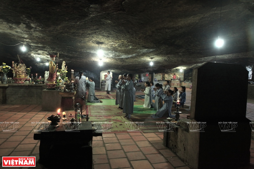 The special creation of volcanoes has created sedimentary caves in Ly Son (Photo: VNA)