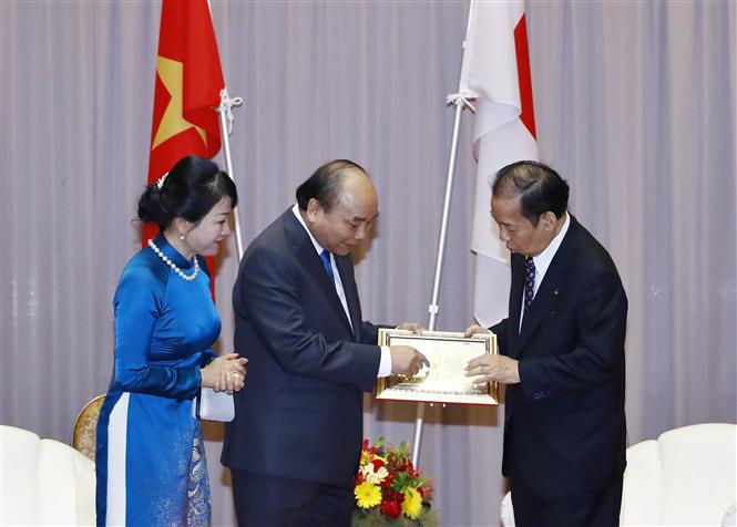 PM Nguyen Xuan Phuc meets with Secretary General of the Liberal Democratic Party (LDP) of Japan and Chairman of the Japan-Vietnam Friendship Parliamentary Group Nikai Toshihiro, June 30 (Photo: VNA)