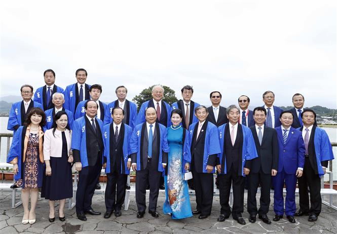 PM Phuc and his spouse attended the Japan-Vietnam Lotus Festival in Kinokawa city, Wakayama prefecture on June 30 (Photo: VNA)