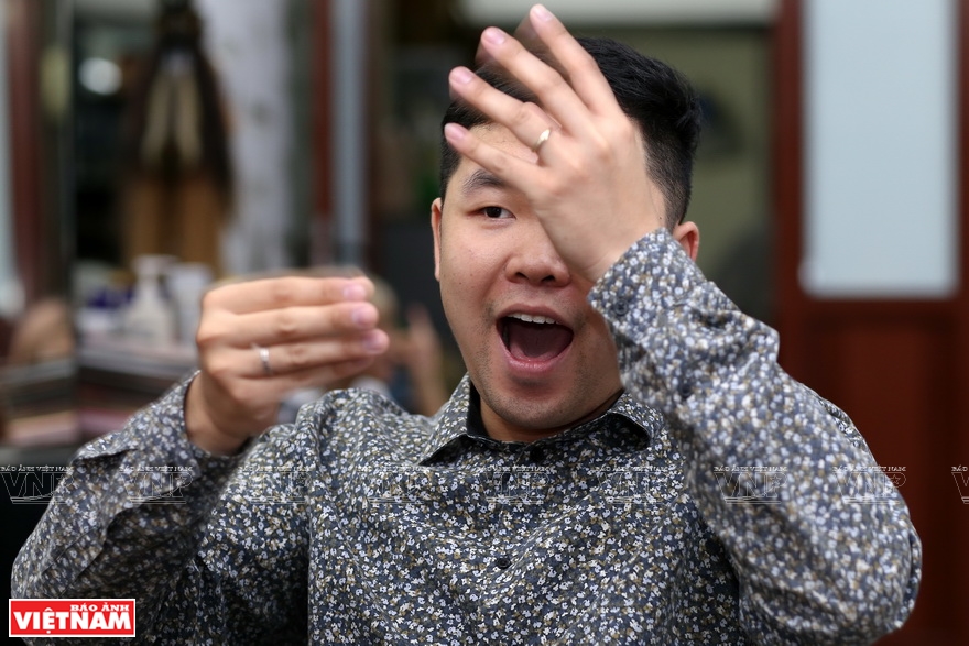 Thanh is among around 2.5 million deaf and hard-of-hearing people in Vietnam (Photo: VNA)
