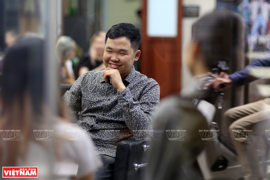 Thanh owes his achievements to the love of his family and support of his team and the community, and of course, his own hard work (Photo: VNA)