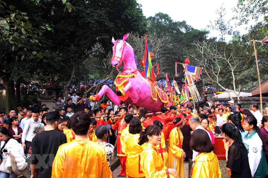 Saint Gong – Soc temple festival takes place on the fifth day of the first lunar month in Ve Linh village, Phu Linh commune, Soc Son district. It is as intangible cultural heritage of humanity by the UNESCO (Photo: VNA)