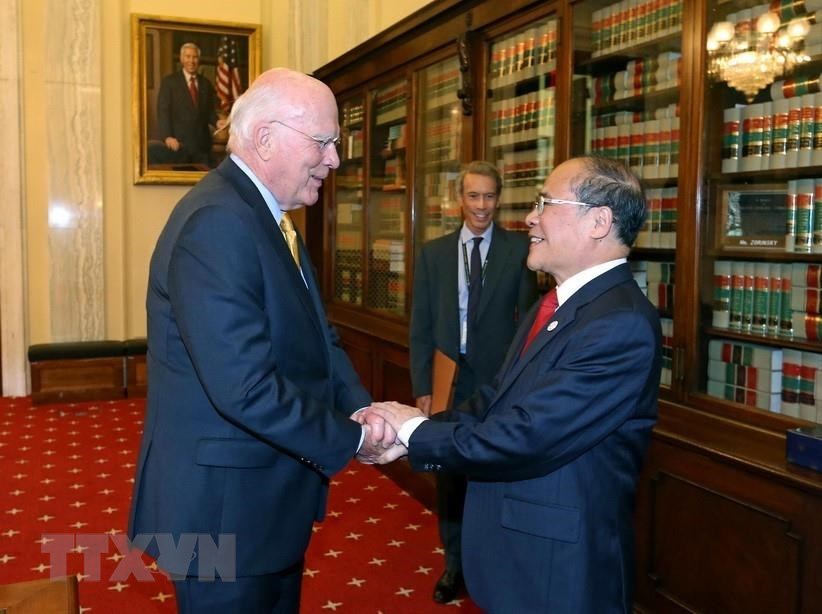 Chairman of National Assembly Nguyen Sinh Hung meets with US Senator Partrick Leahy in Washington D.C, September 9, 2015 (Photo: VNA)