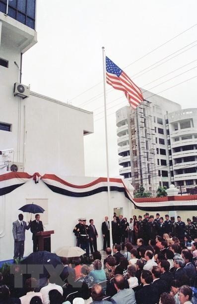 The opening ceremony of the US Embassy at No 7 Lang Ha Str. in Hanoi in the presence of US Secretary of State Warren Christopher, August 6,1995 (Photo: VNA)