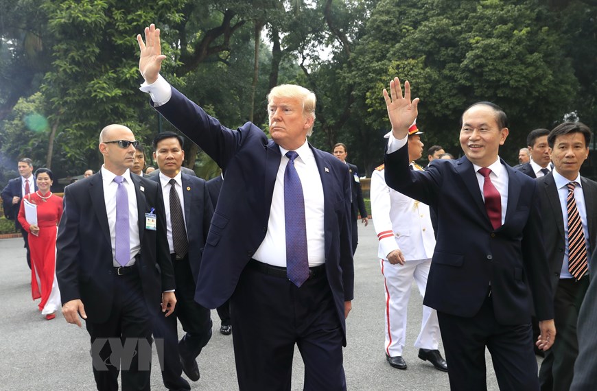 President Tran Dai Quang welcomes US President Donald J. Trump while he was in Vietnam for a state visit and attendance at the APEC Economic Leaders’ Meeting from November 11-12, 2017 (Photo: VNA)