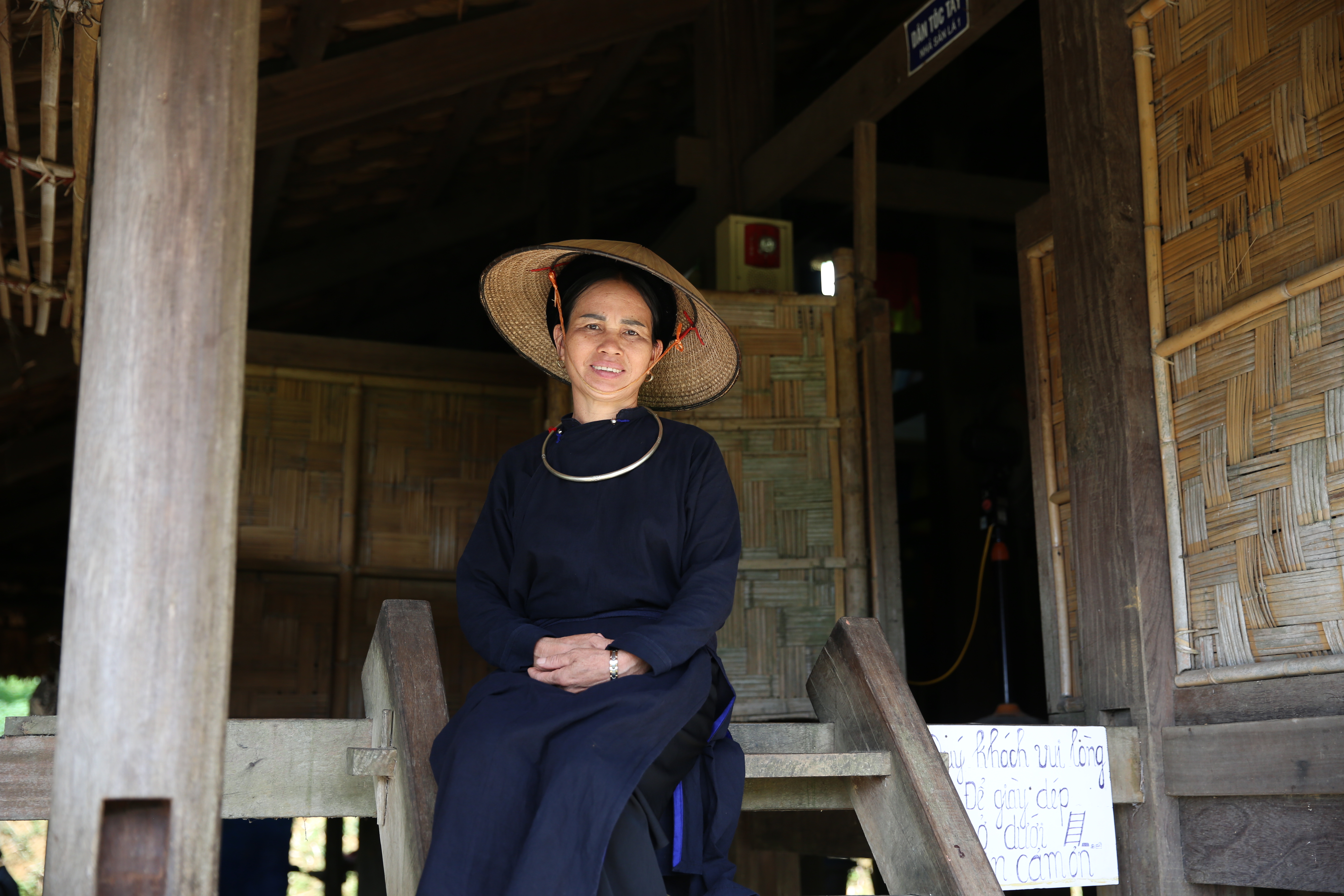 A Tay woman in traditional costume (Photo: VNA)