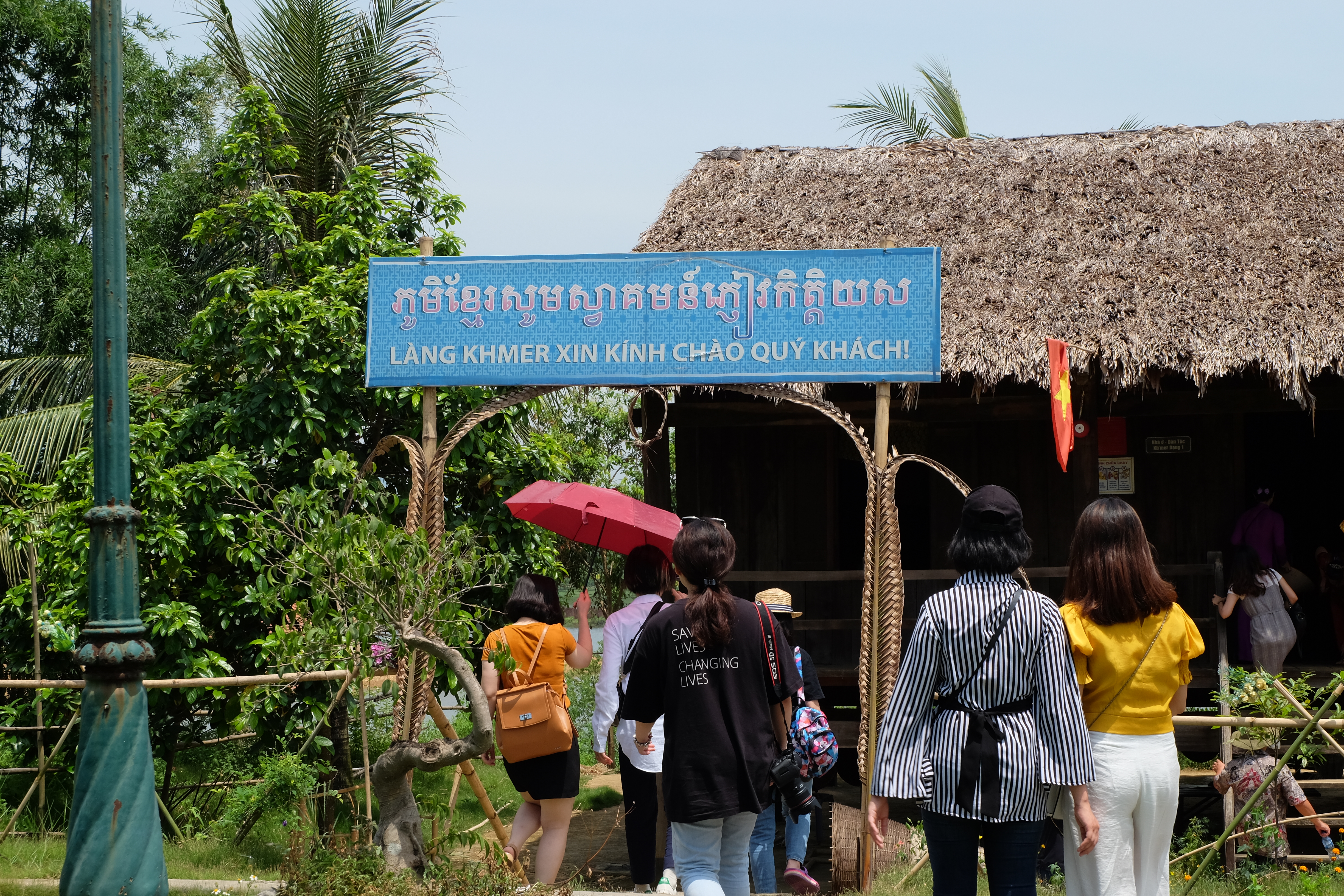 Tourists visit Khmer people’s cultural space at the village (Photo: VNA)