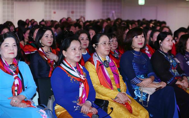 Vietnamese delegation attends the 2019 Global Summit of Women (Photo: VNA)