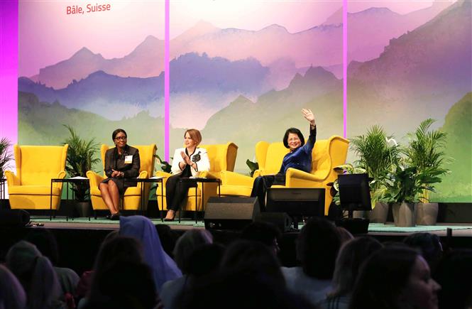 Vice President Dang Thi Ngoc Thinh as a guest speaker at the 2019 Global Summit of Women (Photo: VNA)