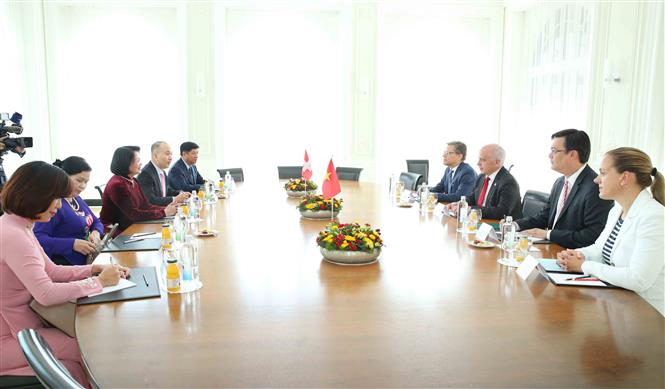 A view of the meeting between Swiss President Ueli Maurer and Vice President Dang Thi Ngoc Thinh (Photo: VNA)