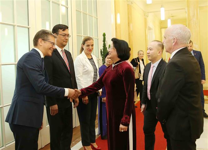 Vice President Dang Thi Ngoc Thinh meets with Swiss officials, Bern, July 3 (Photo: VNA))