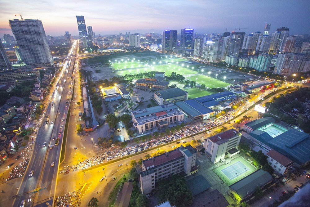 Compared with 20 years ago, Hanoi has expanded its land area, with a bigger population and more modern new appearance (Photo: VNA)