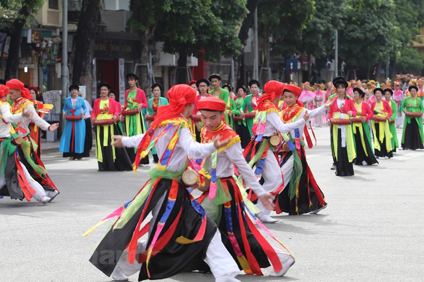 The festival features performances imbued with the typical culture of Hanoi (Photo: VNA)