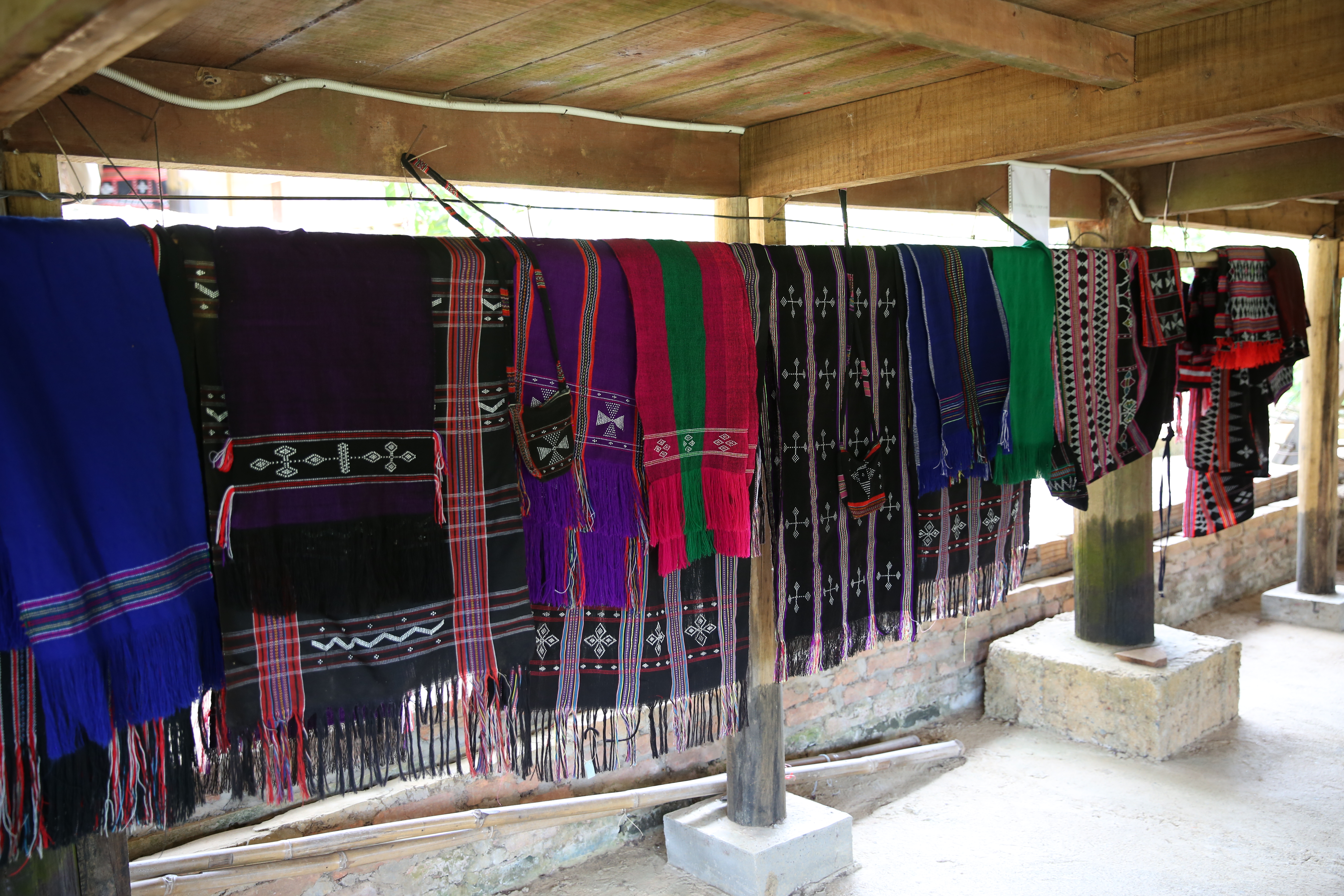 In modern life, the craft helps create jobs for local residents as it has been utilised as a typical tourist product for visitors to A Luoi District (Photo: VNA)