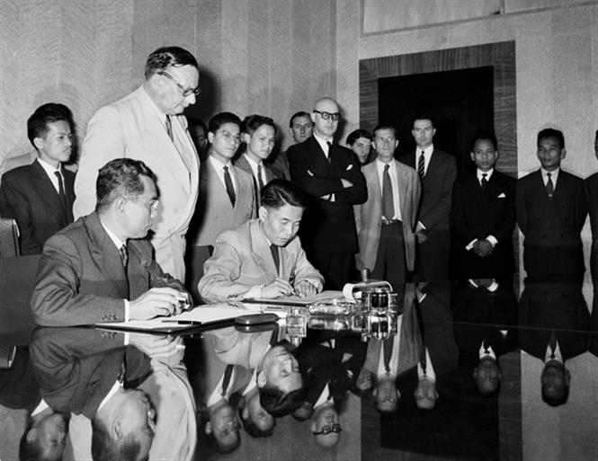The Geneva Agreement ending hostilities in Vietnam, Laos and Cambodia, is signed after 75 days of negotiations, with over eight overall sessions and 23 meetings, along with a range of informal diplomatic activities, July 20, 1954 (Photo: VNA)