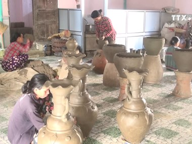 Difficulties persist in traditional pottery making trade in Ninh Thuan