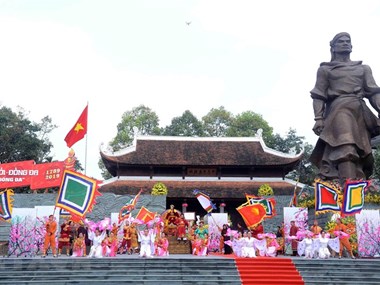 Unique traditional festivals of Hanoi attract foreign visitors